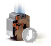 Mit Aluminiumverkleidung